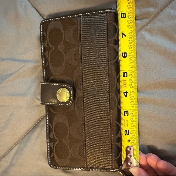 Coach zip around wallet - Picture 7 of 8